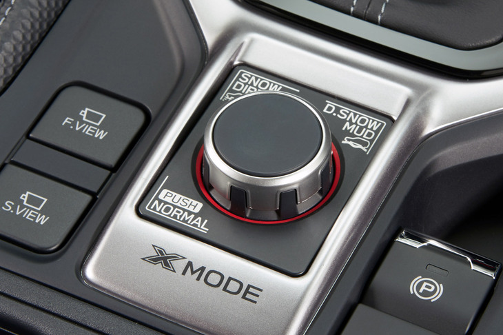 路面状況に応じて、好適なパワートレイン／ドライブトレインや横滑り防止装置の制御を選択できる「X-MODE」。「レヴォーグ レイバック」ではキャラクターがブレるのを恐れ、当初から「積まない」と決めて開発を進めたという。