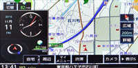 INFOウィンドウは画面の左上の端から右側に指をフリックすれば引き出すことができる。このINFOウィンドウはサイズを2段階に切り替えできる。