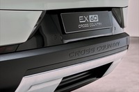 リアバンパーに「CROSS COUNTRY」のロゴが備わる。