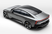 Dピラーの後ろまで伸びたガラスルーフに注目。独創的なリアまわりの意匠は、後方視界をカメラに任せることを前提としたものだ。