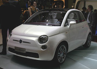 第107回：「コージのジュネーブショー通信」その4　立ってるものはジジイでも使えってか？　フィアット＆ランチア