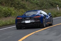 0-100km/h加速のタイムは3.0秒で最高速は330km/h。ダッシュ力ばかりではなくコーナリング性能や制動力の仕上がりも際立っていた。