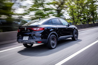 ルノーが主導し、アライアンスパートナーである日産および三菱と共同開発した「CMF-B」プラットフォームを採用する「ルノー・アルカナ」。開発時期が新しいCMF-Bプラットフォームは、軽量で低燃費が期待できることから選ばれたという。