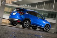 非ターボのガソリンモデル（FF車）の車重が1180～1210kgなのに対し、「ツーリング・Honda SENSING」は150kg以上重い1360kgとなっている。