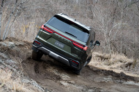 「世界中のどんな道でも楽に、上質に」というテーマのもとに開発された「レクサスLX」。悪路でさえ「快適だなあ」と感じさせるクルマは、同車をおいてほかにないだろう。