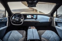 BMWが新型電気自動車「iX」の概要を発表　日本市場にも導入を予定の画像