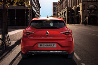 「ルーテシア」のリアビュー。ボディーサイズは全長×全幅×全高＝4075×1725×1470mmとなっている。