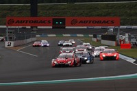 GT500クラスのスタートシーン。もてぎがホームグラウンドとなるホンダ勢は4台がトップ10に入った。