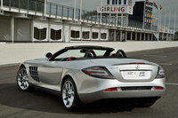 より高性能な限定車「722エディション」に、オープントップの「ロードスター」「ロードスター722S」、そしてファイナルエディションの「スターリング・モス」と、さまざまなモデルを設定しながら、2009年まで製造・販売された。