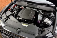 搭載される2リッター直4ターボエンジンは最高出力245PSと最大トルク370N・mを発生。パワフルさに加えて、静かなことも印象的だった。