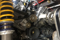 フェラーリエンジンは整備中も美しい。