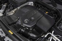 「GLC300d 4MATIC」の2リッター直4ディーゼルターボエンジンは、1600rpmの低回転域から500Nmの最大トルクを発生する。
