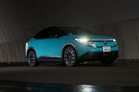 今回の試乗車は「日産リーフB7 G」。よりリッチなパワートレインを搭載したB7の上位グレードだ（もう一方は「B5」）。この試乗車は車両本体価格599万9400円に100万円近いオプションが装着され、総額は696万5640円に達している。