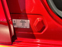 Bピラーの付け根にもロサンジュが。