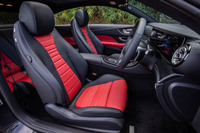 試乗車はオプションの「エクスクルーシブパッケージ」に含まれるステッチ入りのナッパレザーを装着していた。前席にはシートベンチレーターやリラクゼーション（マッサージ）機能が備わる。