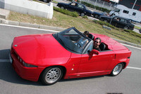 【写真3】炎天下のアルファ・ロメオ100年祭に「RZ」でやってきたフランス人オーナー。