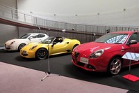 会場となる東京・南青山のスパイラルガーデンには「ジュリエッタ」のほか、「4Cスパイダー」と「ミト」が展示されていた。