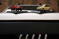 帰宅まで待ちきれず、知人のパンダの上で開封してしまいました。