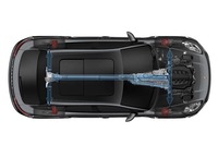 「マカン」の4WDドライブトレインを見る。「アウディQ5」のようにトルセン式センターデフは持たず、その代わりに電子制御式の油圧多板クラッチが備わる。
    