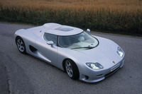 記念すべきファーストモデルの「CC8S」（2002年発表）。655psの4.7リッターV8スーパーチャージャーユニットを搭載し、390km/hの最高速をうたった。