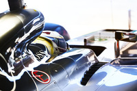 今季前半を19点のアドバンテージをもって首位で終えたハミルトンは、懸案だったパワーユニット交換によるグリッド降格ペナルティーを後半初戦で受け21番グリッドからスタート。ライバルの接触やレース中断、追い抜きがしやすいコースといった要素から見事3位表彰台を獲得しダメージを最小限に食い止めた。（Photo=Mercedes）