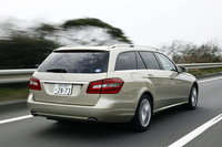 【スペック】E350 4MATIC ステーションワゴン アバンギャルド：全長×全幅×全高＝4900×1855×1515mm／ホイールベース＝2875mm／車重＝1890kg／駆動方式＝FR／3.5リッターV6DOHC24バルブ（272ps/6000rpm、35.7kgm/2400-5000rpm）／価格＝930万円（テスト車＝962万5000円／ナイトビューアシストプラス＝25万円／レーンキーピングアシスト＝7万5000円）