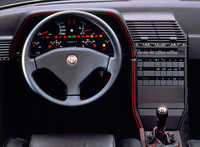 「アルファ・ロメオ164」のピアノキー式スイッチ。