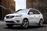 「ルノー・コレオス」
	2008年からルノーが販売しているクロスオーバーSUV。日産が開発を主導しており、「デュアリス」「エクストレイル」とプラットフォームを共用する。生産はルノー・サムスンの釜山工場で行われる。