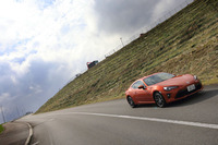 今回のテスト車には、オプションで用意されるザックスのショックアブソーバーが装備されていた。