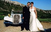 こちらは筆者の友人夫婦。このような情景を再現したものと思われる。