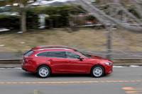 ボディーサイズはセダンが全長×全幅×全高＝4860×1840×1450mm、ワゴンが同4800×1840×1480mmというもの。ホイールベースが80mm短いこともあり、最小回転半径はワゴンの方が0.1m短い5.5mとなる。