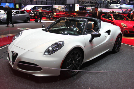 �A���t�@�̎���́u4C�X�p�C�_�[�v�B�����ăt�B�A�b�g�u�[�X���ʐ^�ŏЉ�B