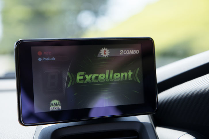 「S660」専用のiPhoneアプリ「Rev Beat（レブビート）S660」は、センターディスプレイを備えた車両であれば、「ブルーノレザーエディション」でなくても利用できる。