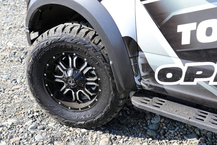 テスト車に装備されていた、トーヨータイヤの「OPEN COUNTRY R/T」。ノーマルの「F-150ラプター」には、315/70R17サイズの「BFグッドリッチAll-Terrain T/A KO2」がOE装着される。