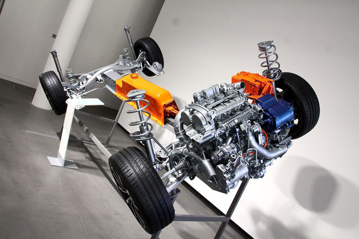 ボルボの次世代コンパクトカー用プラットフォーム「CMA」のランニングシャシー。