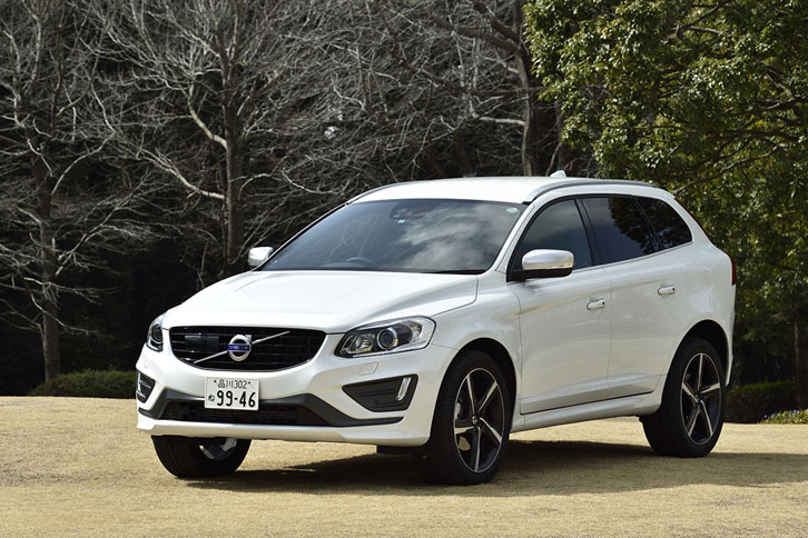 2リッター直4ターボ＋スーパーチャージャーユニットを搭載する「XC60 T6 AWD R-DESIGN」に続いて試乗。車両価格は719万円。