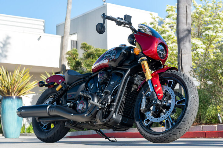 インディアンのラインナップの中核を担うクルーザーモデル「スカウト」。フルモデルチェンジはおよそ10年ぶりのことで、エンジン、フレーム、足まわりと、従来型から全面刷新された。