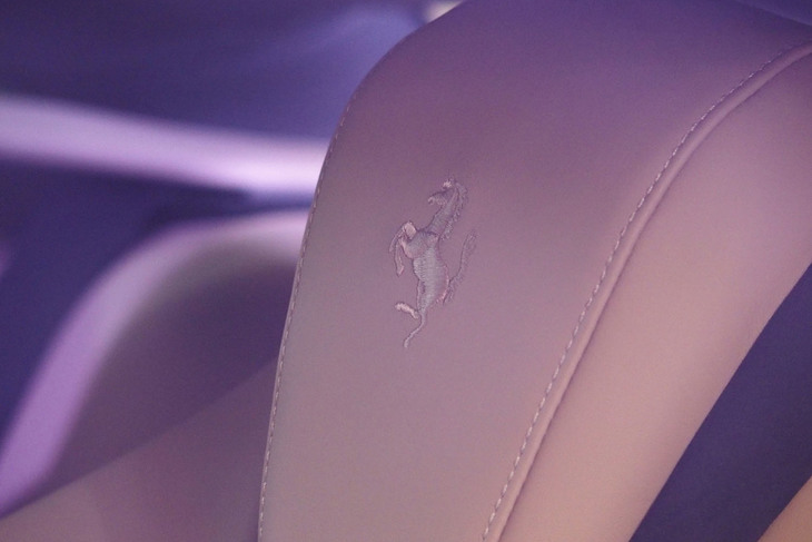 フェラーリ・ローマ（フロントシート）