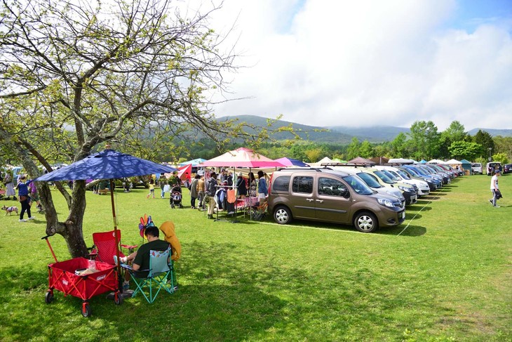 早朝から小雨がぱらつくなど、天候が心配されたイベント当日。しかし、開会式後には徐々に天気が回復。上空には青空も見えるようになった。これもファンの熱気による効果か!?
