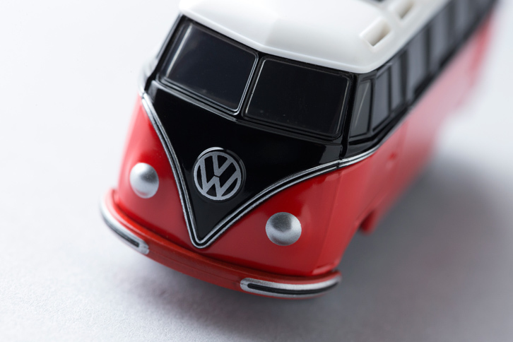 2分割式のフロントウィンドウは上部にヒンジが備えられており、開閉することが可能だった。（写真＝郡大二郎）