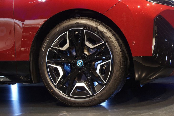 BMW iX（ホイール）