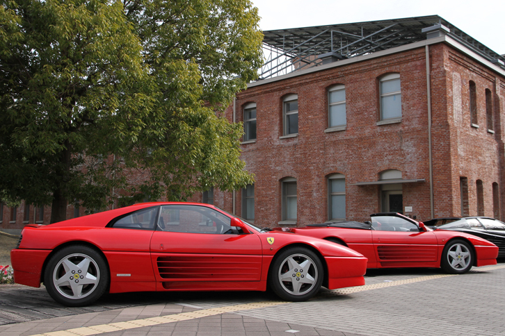 フィオラヴァンティ氏がピニンファリーナ在籍中に手がけた最後のモデルとなる1989年「フェラーリ348tb」と95年「348スパイダー」。