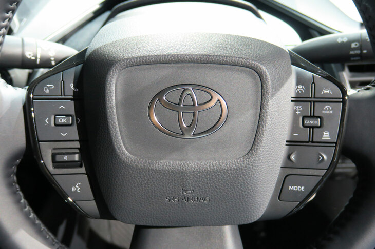 トヨタ・プリウス2.0L HEVプロトタイプ（ステアリングスイッチ）