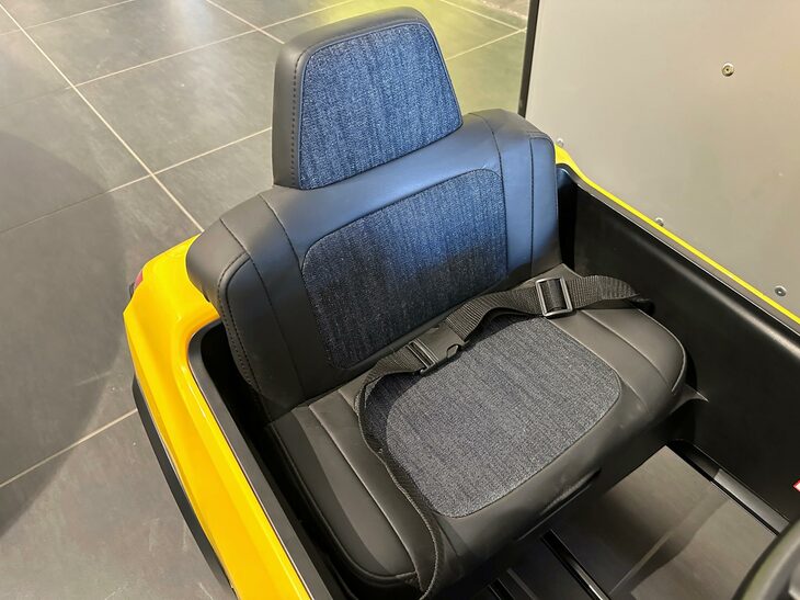 シートまわりからは実車に近いクオリティーが感じられる。