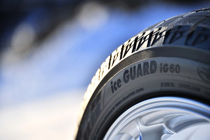 「アイスガード6 iG60」では、プレミアム吸水ゴムと呼ばれる素材を用いている。従来モデル比で、吸水率が6％アップしており、約4年後も性能がキープできるという。