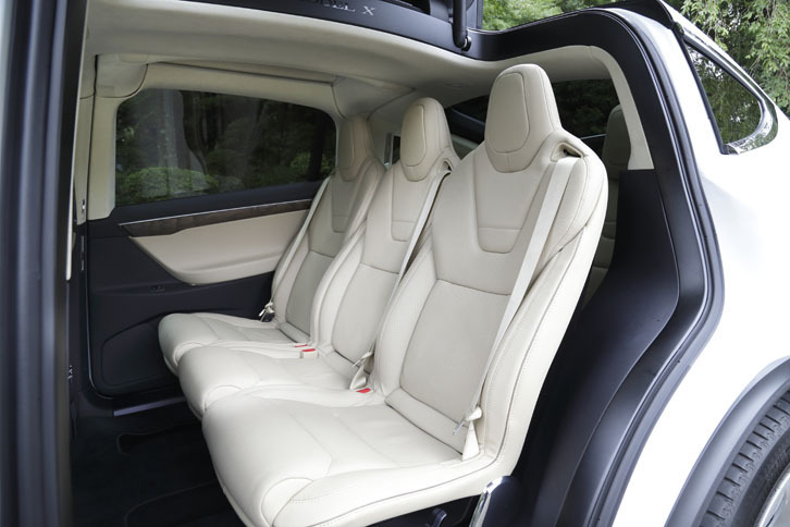 シートは3列配置。これは2列目が3席となる7人乗り仕様。