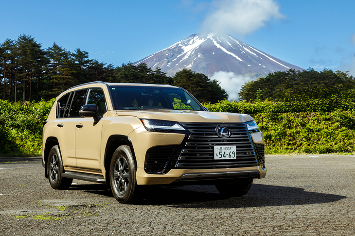 2025年3月の一部改良で追加設定された「レクサスLX700h」。LXとしては初めてのハイブリッドモデルだ。