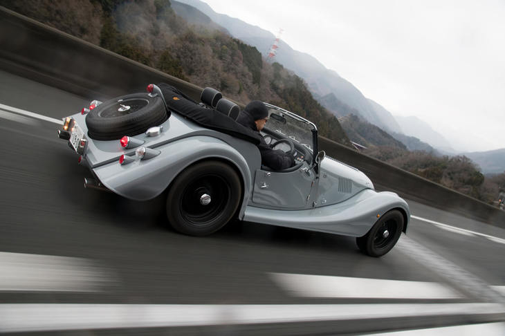 動力性能については、0-100km/hが5.5秒、最高速が225km/hとアナウンスされている。