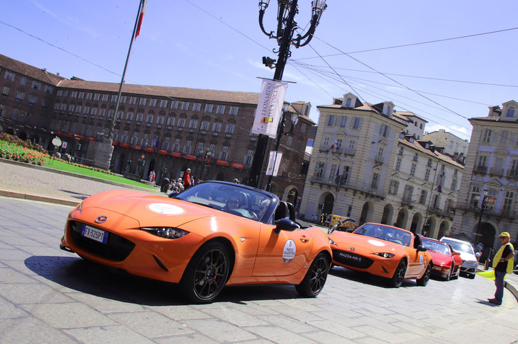 マツダは、「MX-5」誕生30周年記念の「アニバーサリーエディション」を公開した。