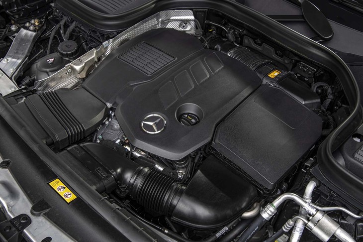 「GLC300d 4MATIC」の2リッター直4ディーゼルターボエンジンは、1600rpmの低回転域から500Nmの最大トルクを発生する。